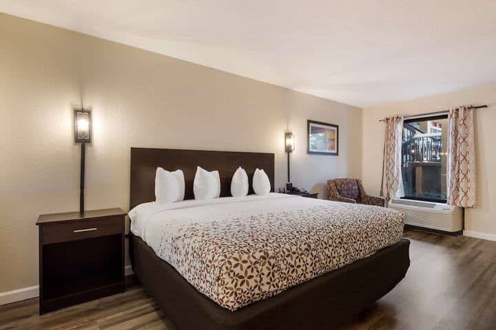 Room 10 of 23